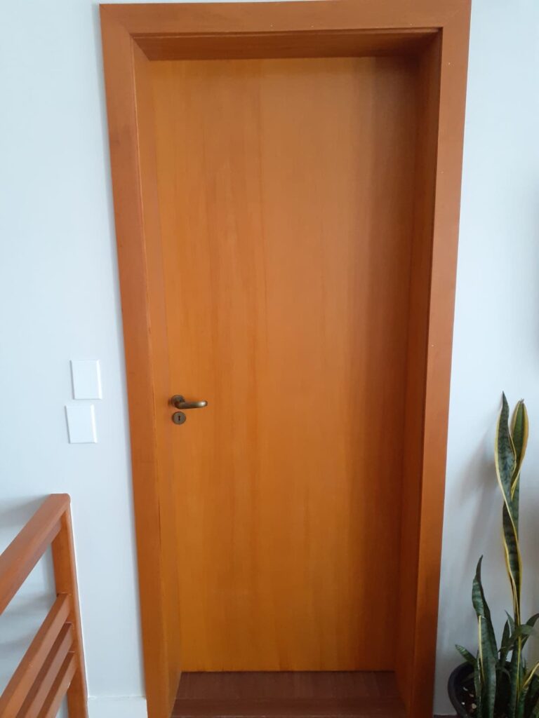 Portas com veneziana integrada sob medida